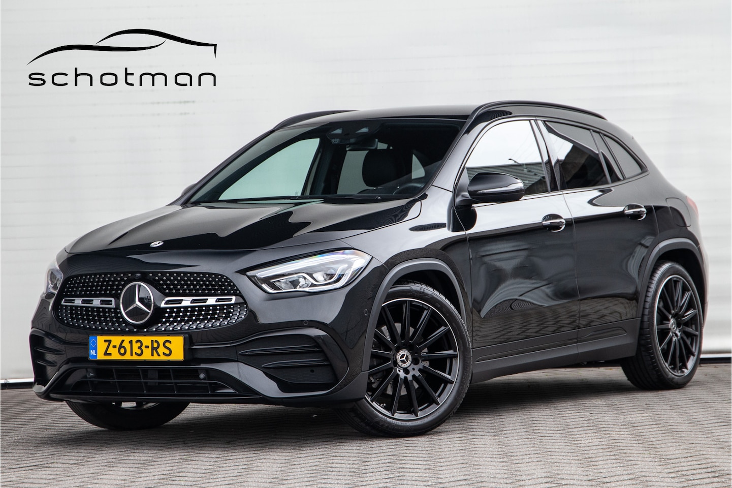 Mercedes-Benz GLA-Klasse - 180 AMG Nightpack, Widescreen, Distronic, Sfeerverlichting 2023 - AutoWereld.nl