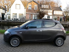 Lancia Y(psilon) - Ypsilon 0.9 Platinum 86pk Automaat Clima Leder Schuifdak 145.000km