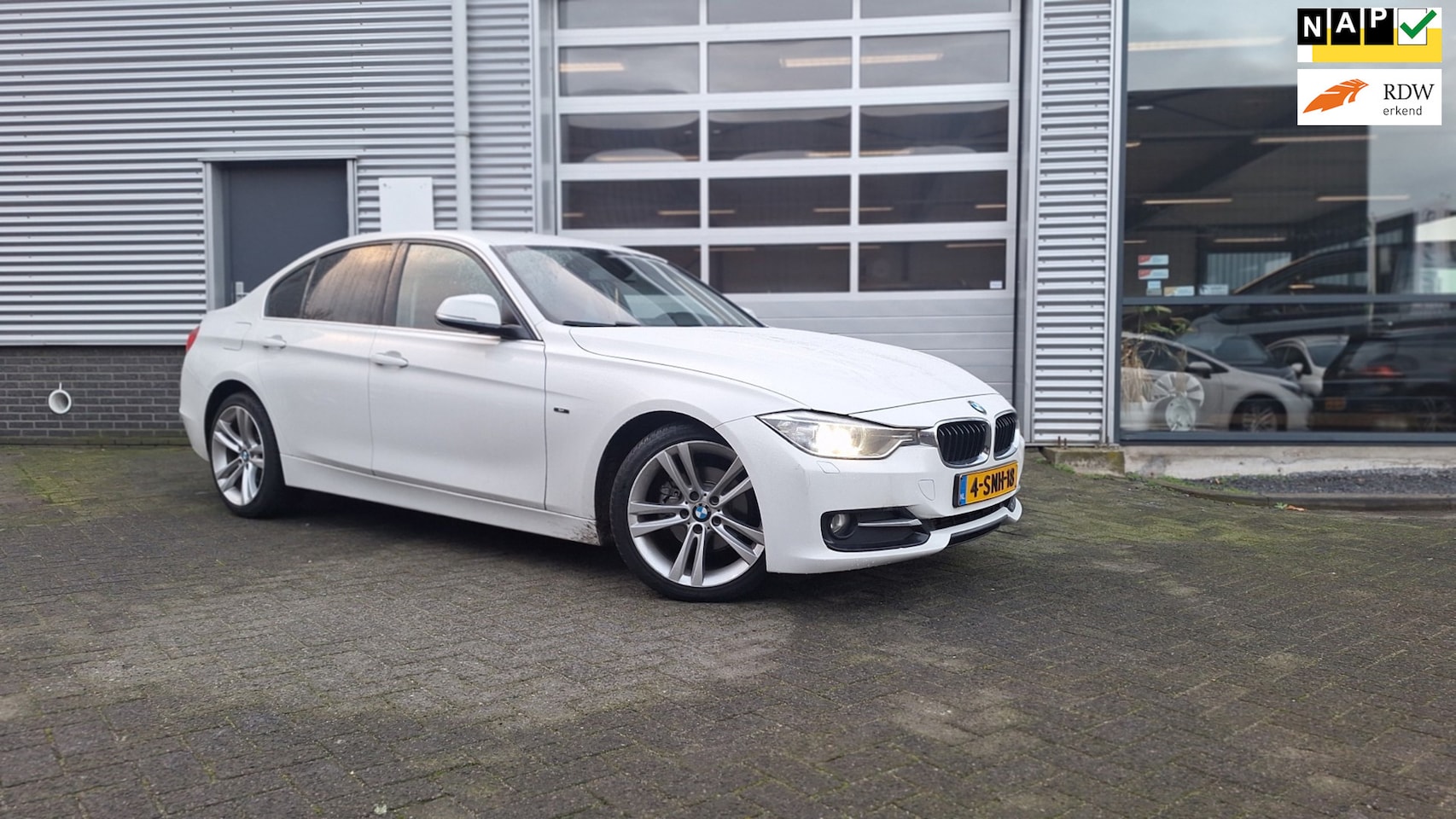 BMW 3-serie - 320i EfficientDynamics Edition High Executive 320i EfficientDynamics Edition High Executive - AutoWereld.nl
