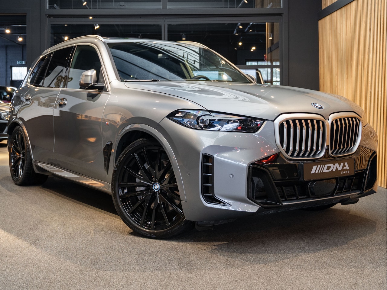BMW X5 - xDrive 50e M 22 Inch Head-Up xDrive50e Luchtvering Surround - AutoWereld.nl