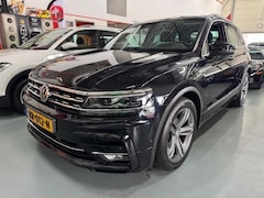 Volkswagen Tiguan - 1.4TSI R-LINE/VIRTDASH PANO/FULL LED/ XENON/THAAK/NAV/CAMERA/ACARPLAY