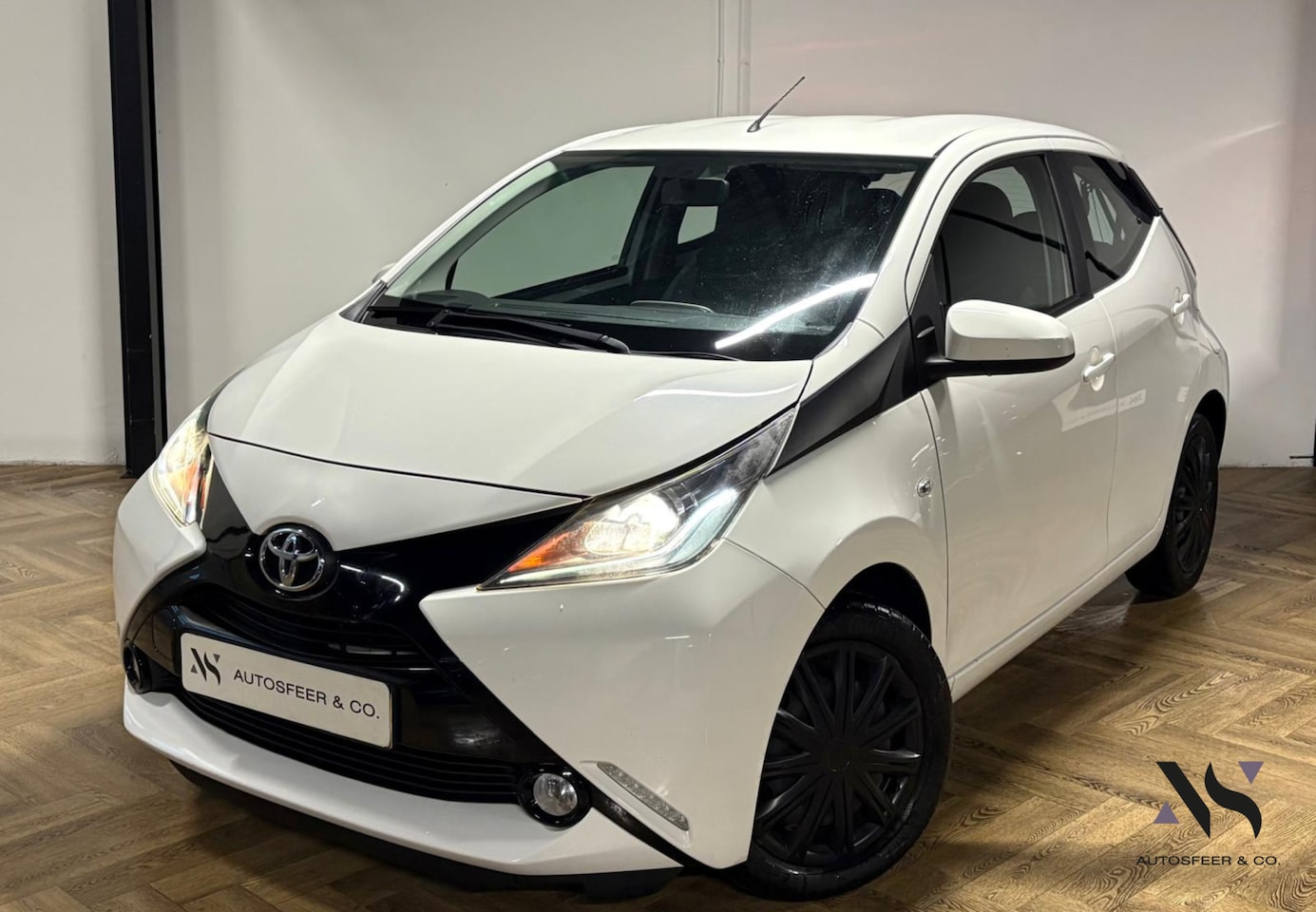 Toyota Aygo - 1.0 VVT-i x-play 1.0 VVT-i x-play - AutoWereld.nl