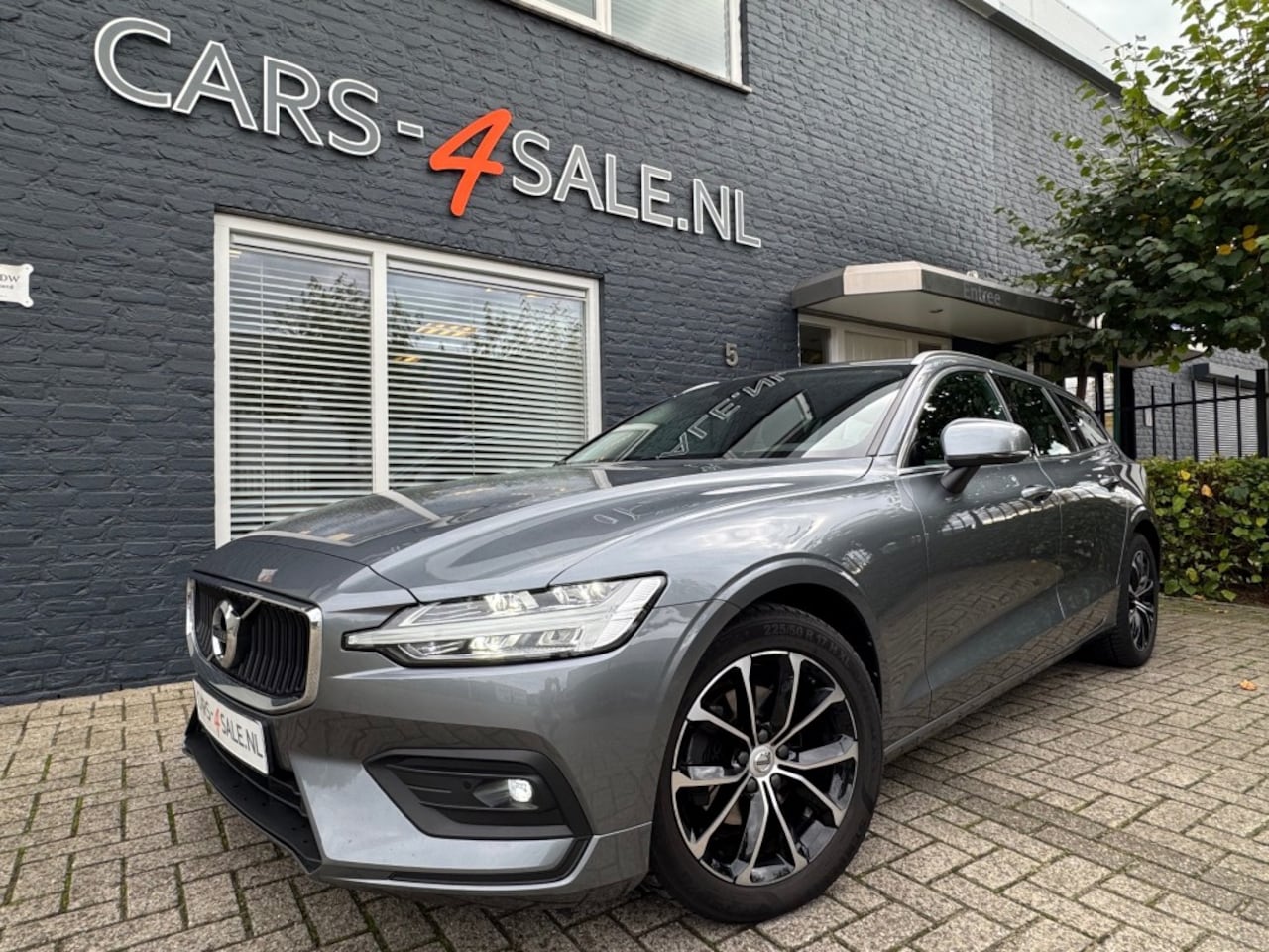 Volvo V60 - 2.0 D3 Momentum Pro + Camera + Key les + Navi - 11/2020 - 98 dkm Uniek! - AutoWereld.nl