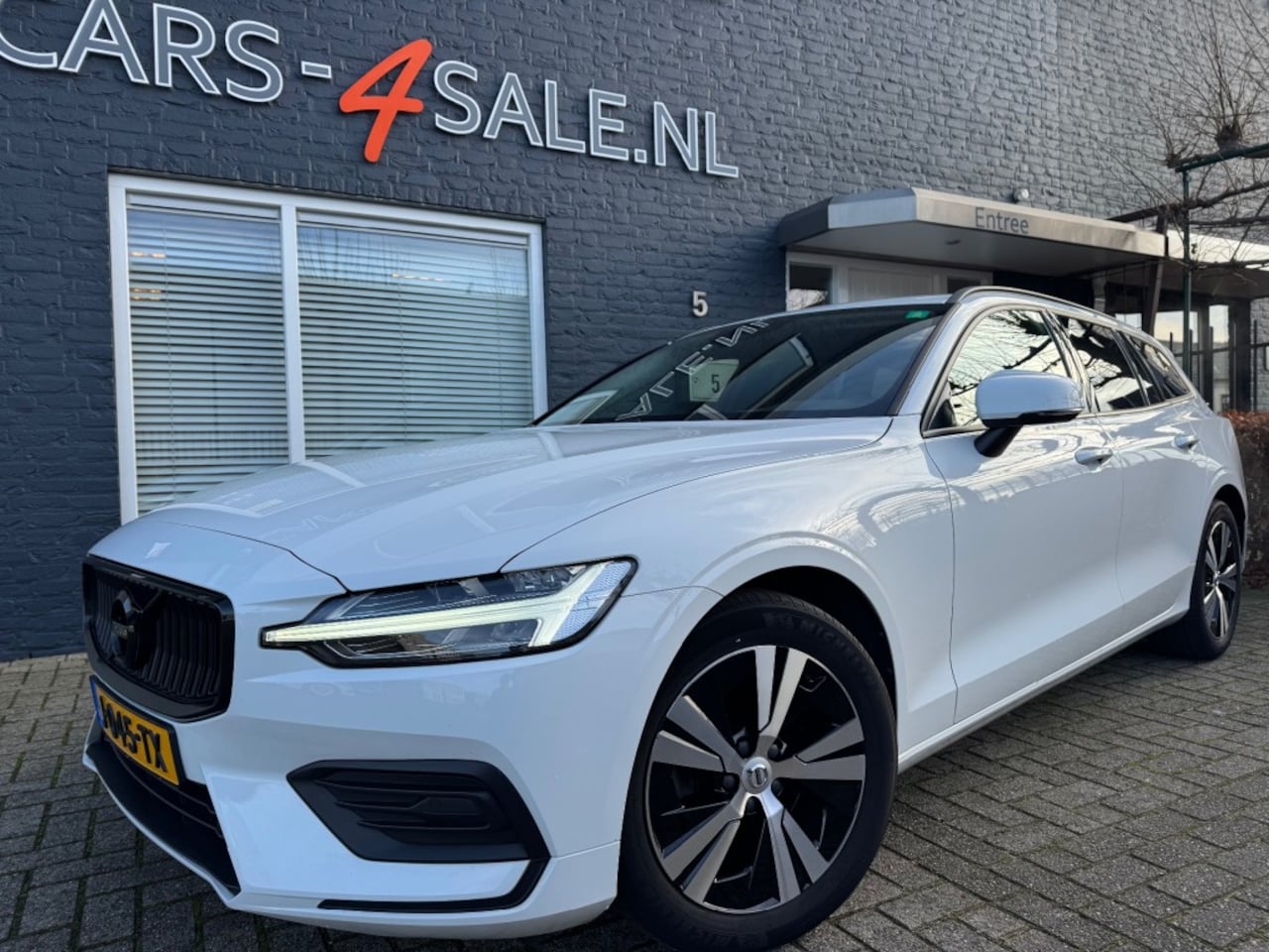 Volvo V60 - 2.0 B3 Autom Advantage + Led + Lmv + Navi + D-Glas - AutoWereld.nl