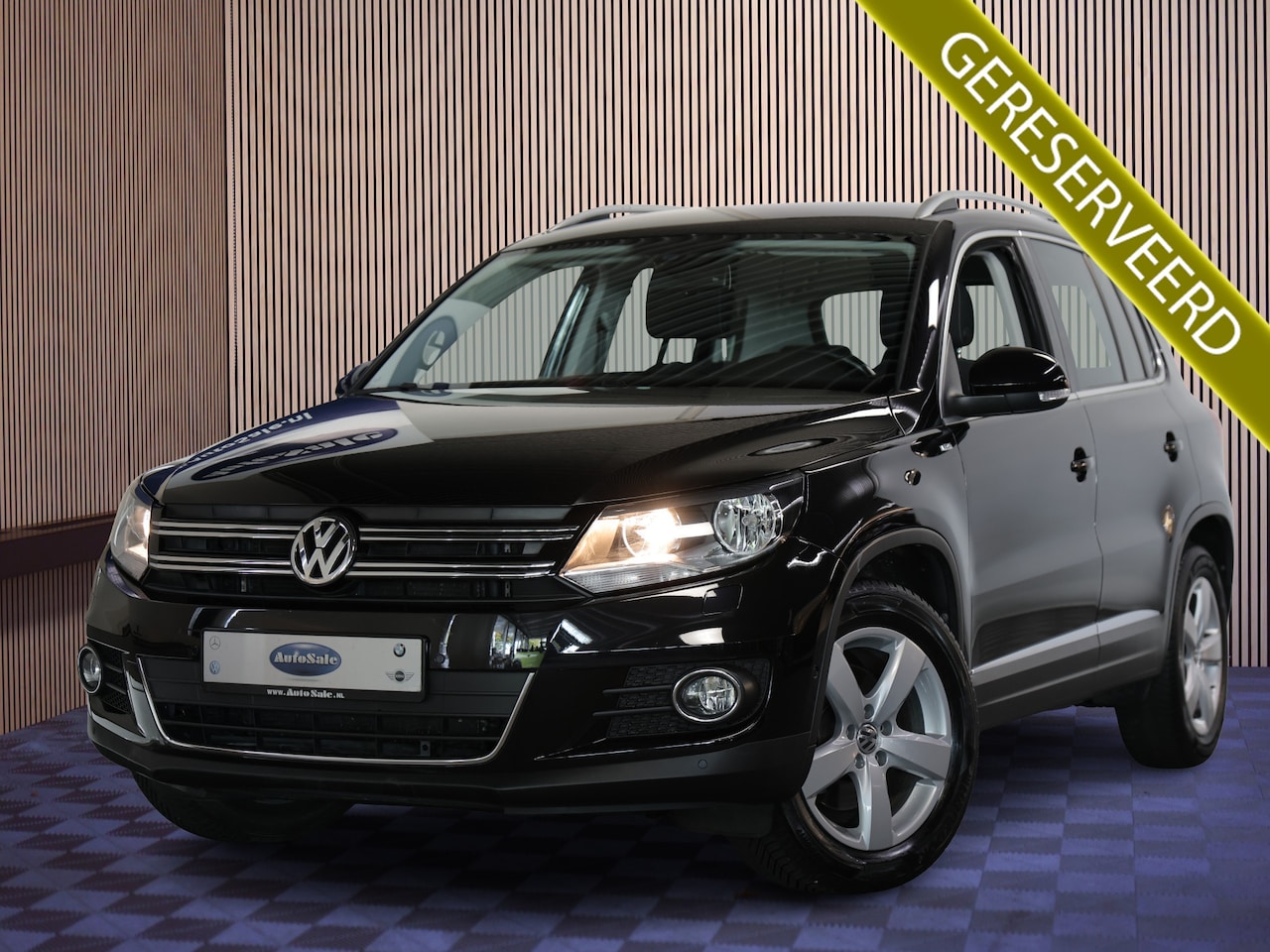 Volkswagen Tiguan - 1.4 TSI R-Line Edition CUP 91K Lage KM DSG CLIMA PDC STOELVW PARK assist. '15 - AutoWereld.nl