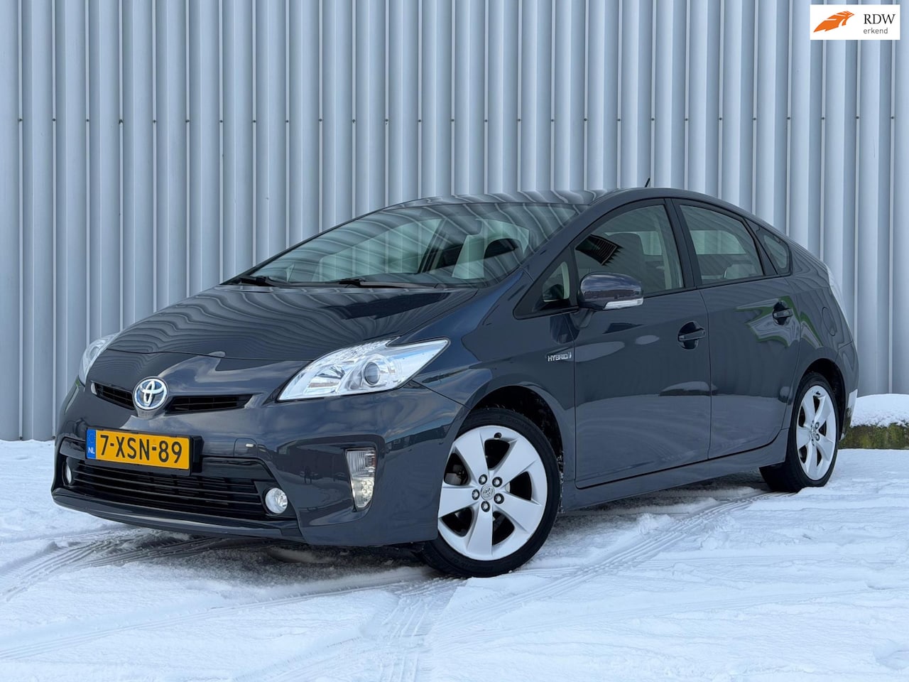 Toyota Prius - 1.8 Business|HUD|Trekhaak|Cruise|Keyless|Navi|Camera - AutoWereld.nl