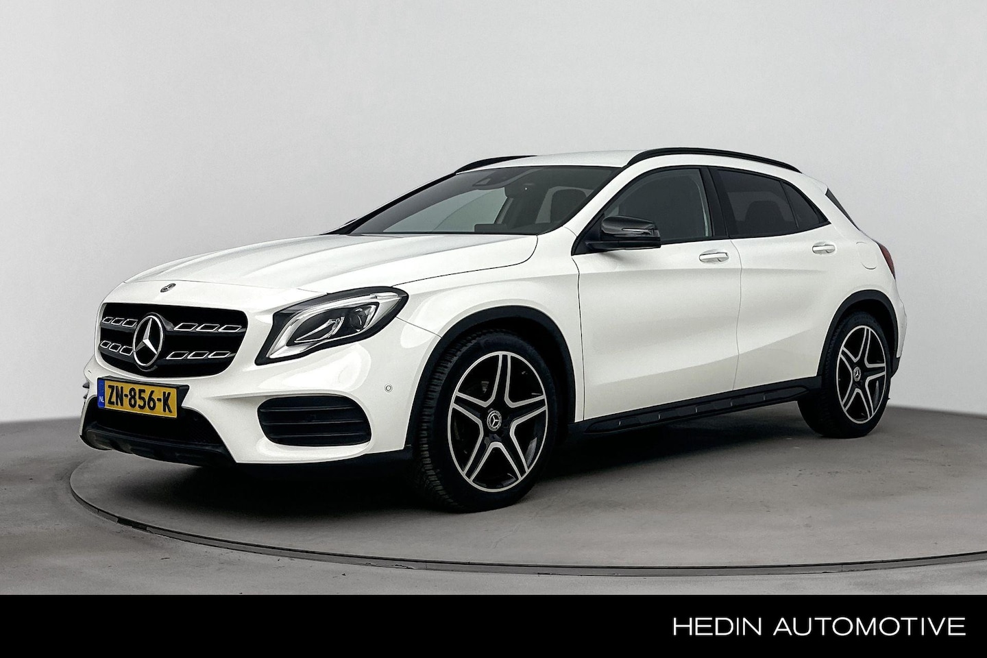 Mercedes-Benz GLA-Klasse - GLA 180 Automaat Business Solution AMG | Nightpakket | LED | Keyless-Go | Stoelverwarming - AutoWereld.nl