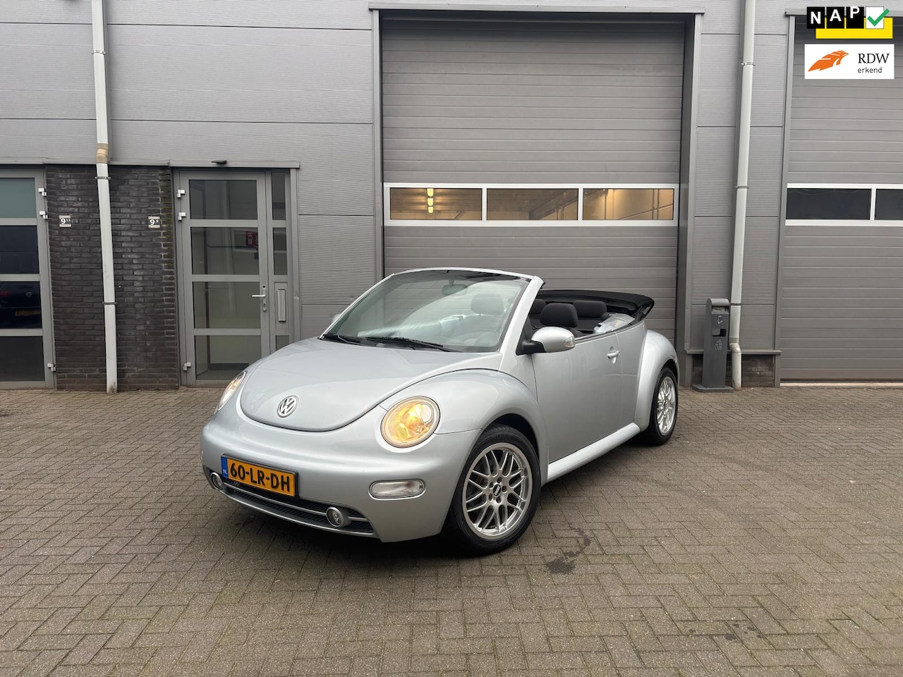 Volkswagen New Beetle Cabriolet - 2.0|Nieuwe Cabriokap - AutoWereld.nl