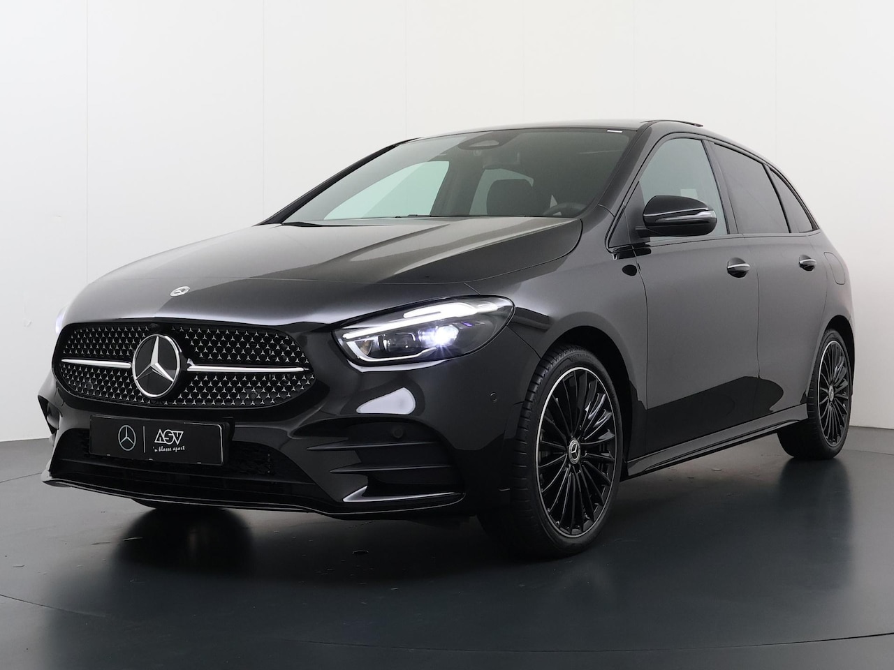 Mercedes-Benz B-klasse - 250 e Business Solution AMG | Trekhaak Wegklapbaar | Multibeam Led | Panorama - Schuifdak - AutoWereld.nl