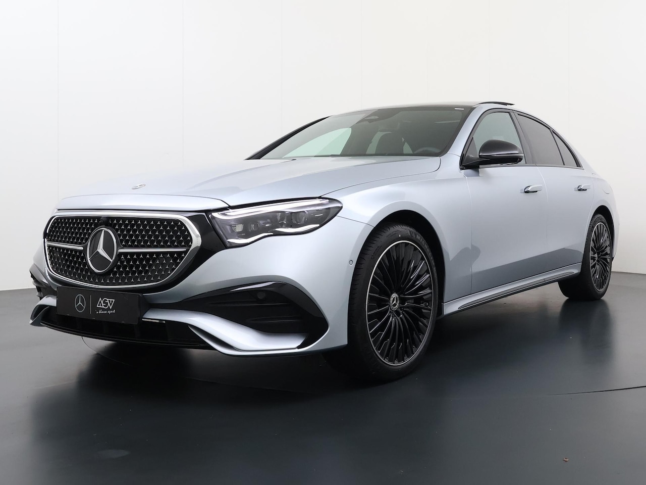 Mercedes-Benz E-klasse - 300 e Sport Edition | Superscreen | Panorama - Schuifdak | Trekhaak Wegklapbaar | 360° Cam - AutoWereld.nl