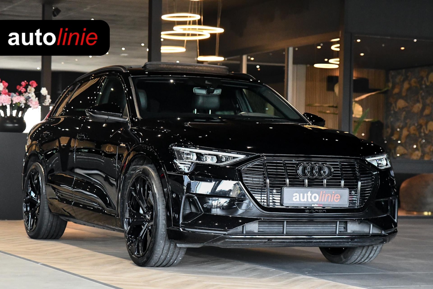 Audi e-tron - E-tron 55 quattro S-Line 95 kWh. Pano, Luchtvering, Leder, Camera, Dodeh, CarPlay! - AutoWereld.nl