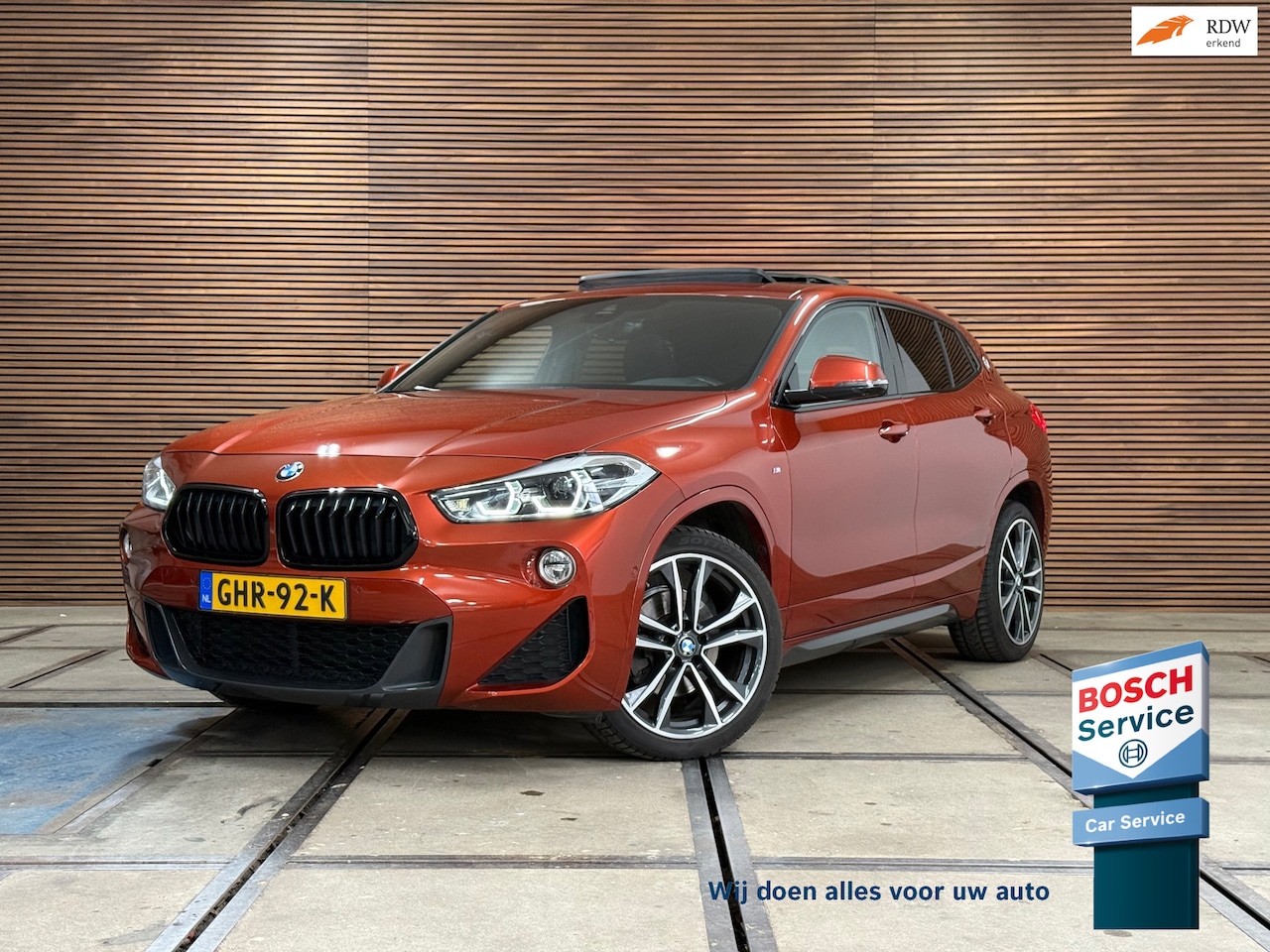 BMW X2 - SDrive18i High Executive | M-Pakket | Pano | HUD | 19' inch | Alcantara | Navigatie | LED - AutoWereld.nl