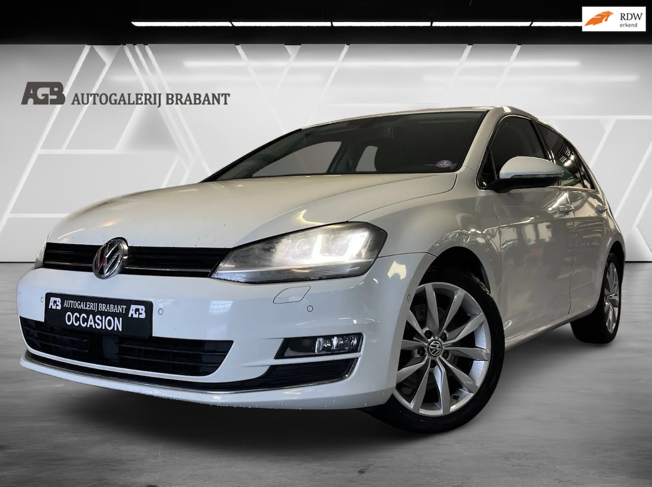 Volkswagen Golf - 1.4 TSI ACT Highline Automaat/Navi/Standkachel - AutoWereld.nl