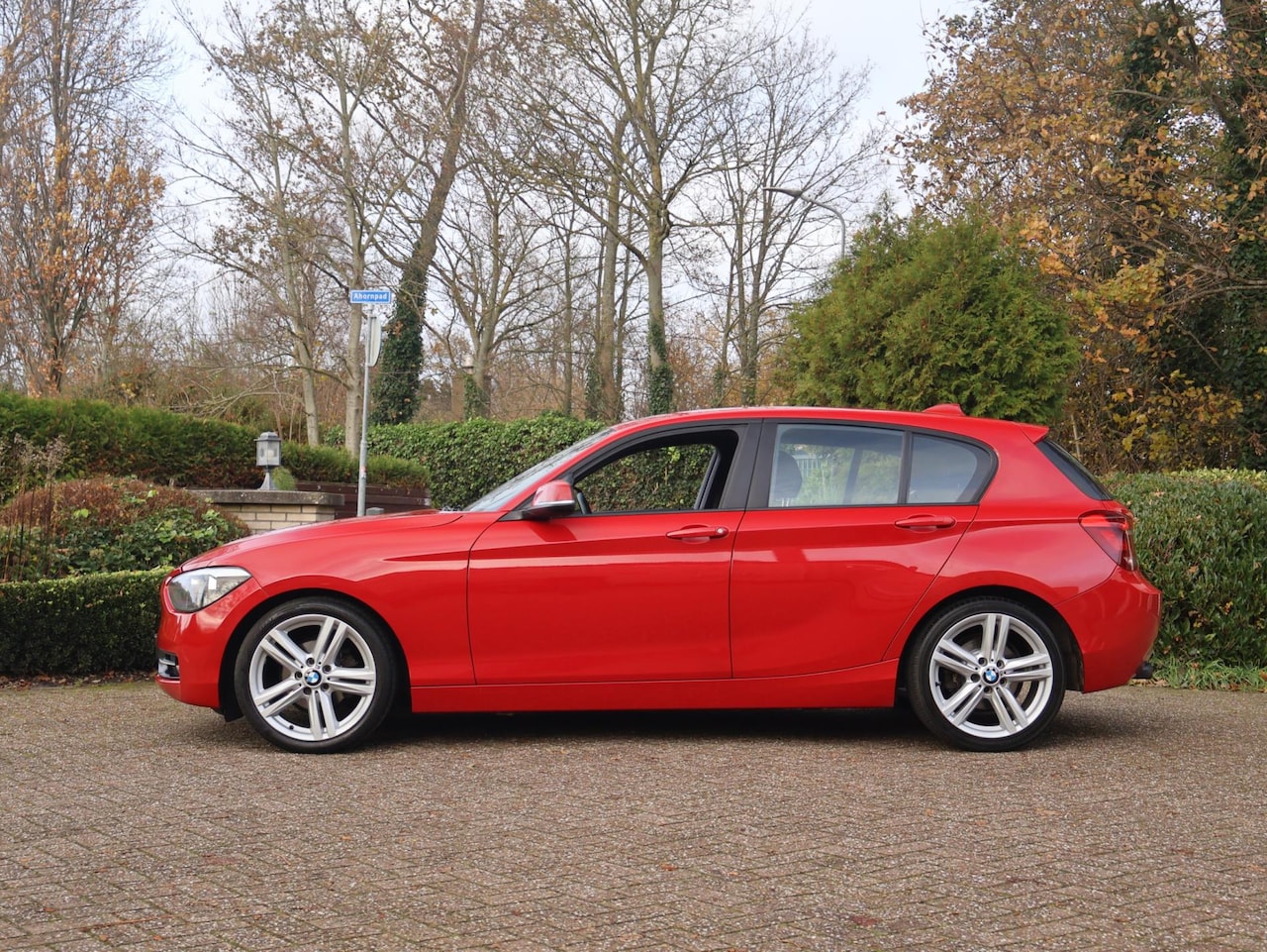 BMW 1-serie - 116i M-Sport 136pk 18"/Sportchass/Stoelverw/Bluetooth - AutoWereld.nl
