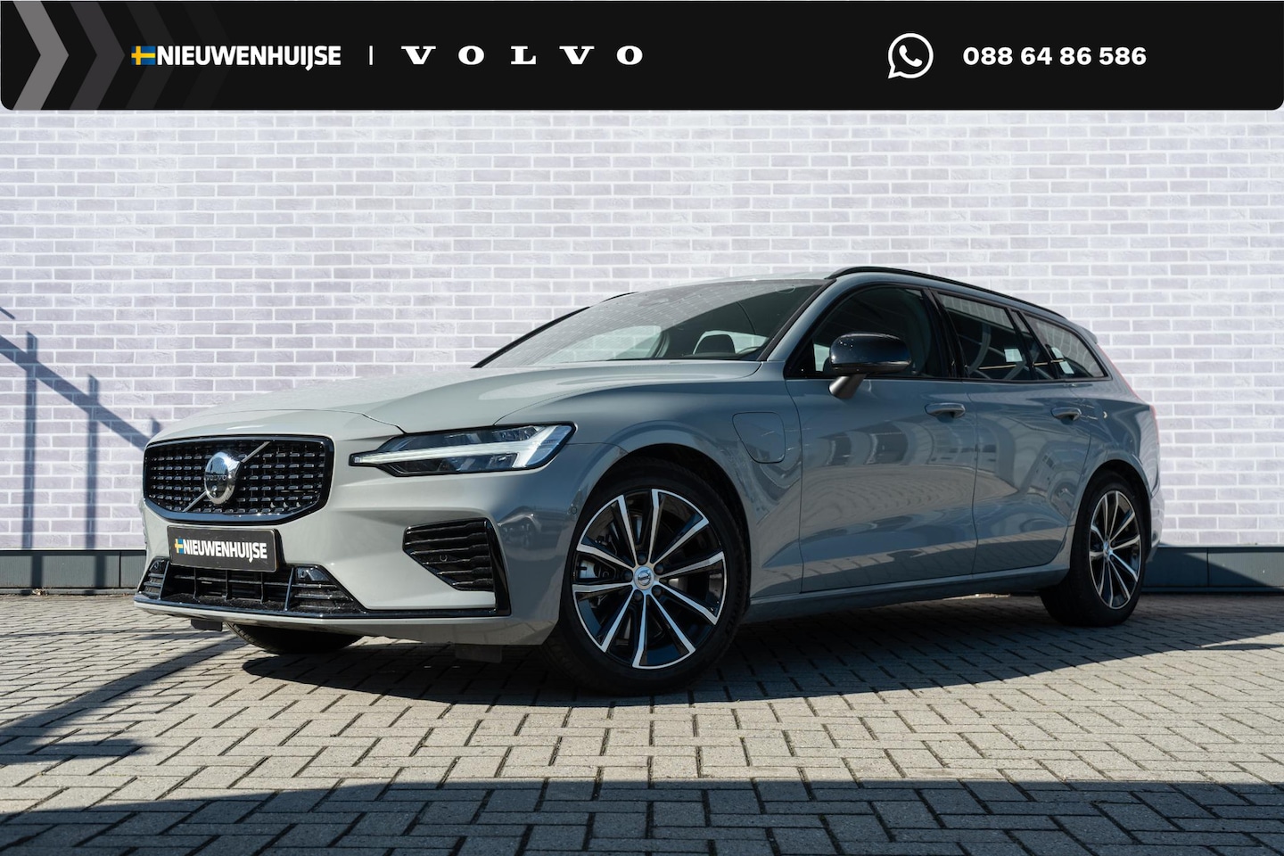 Volvo V60 - 2.0 T6 Plug-in hybrid AWD Plus Dark | Sportstoelen | Elektrisch inklapbare Trekhaak | Harm - AutoWereld.nl