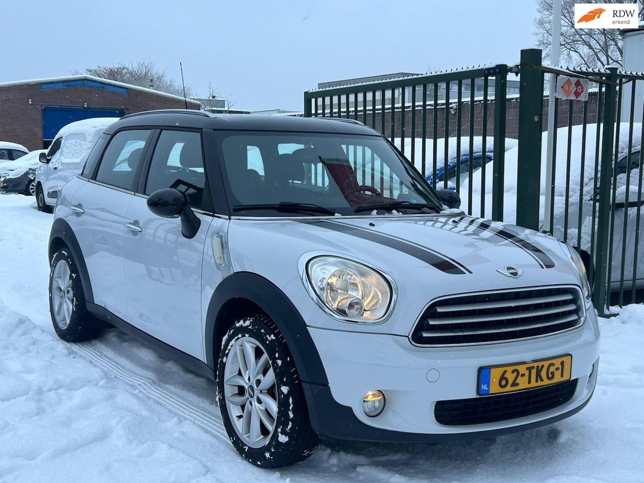 MINI Countryman - Mini 1.6 Cooper Business Line Zeer netjes dealer onderhouden airco cruis control parkeer s - AutoWereld.nl