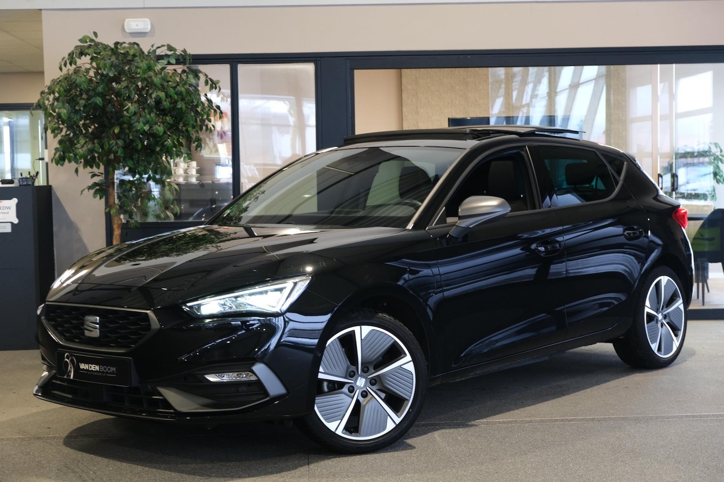 SEAT Leon - 1.4 TSI eHybrid PHEV FR 204PK Pano Led Cam Alcantara Navi Virtual - AutoWereld.nl