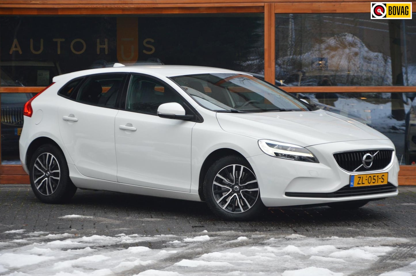 Volvo V40 - T2 Polar+ | Dealer onderhouden | Automaat | Stoelverwarming | 4 All-Seasons | Cruise Contr - AutoWereld.nl