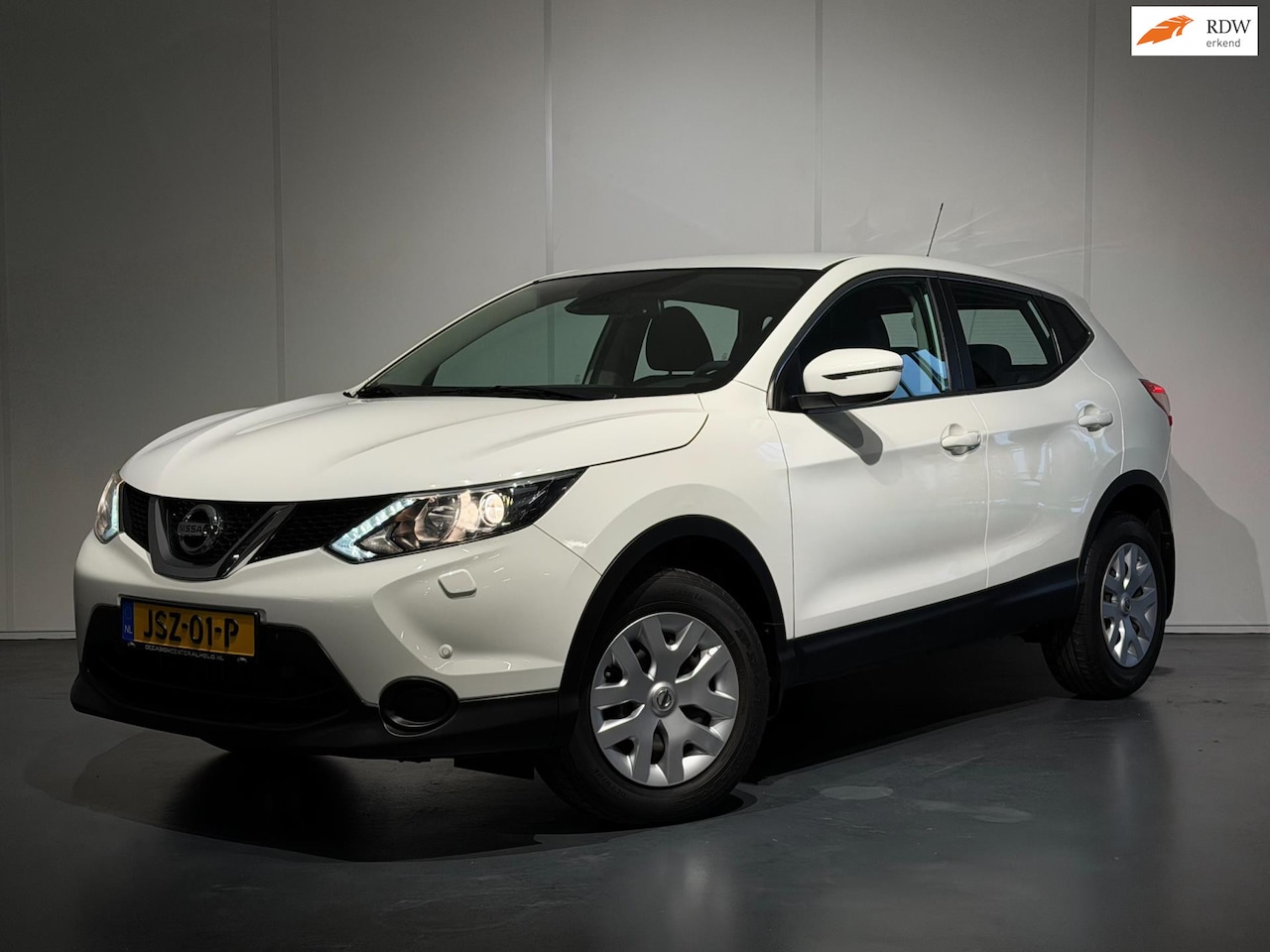 Nissan Qashqai - 1.2 N-Connecta /Clima/Cruise/PDC/Lane/Trekhaak/LMV - AutoWereld.nl