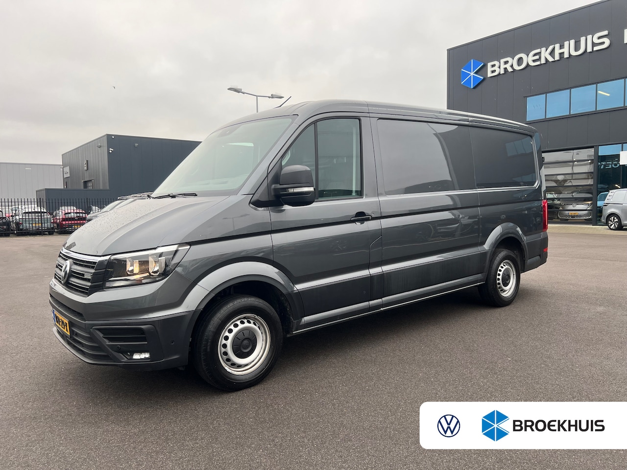 Volkswagen Crafter - Automaat 140pk L3H2 Highline Automaat 140 pk | Trekhaak | Navi | Camera | Multistuur - AutoWereld.nl