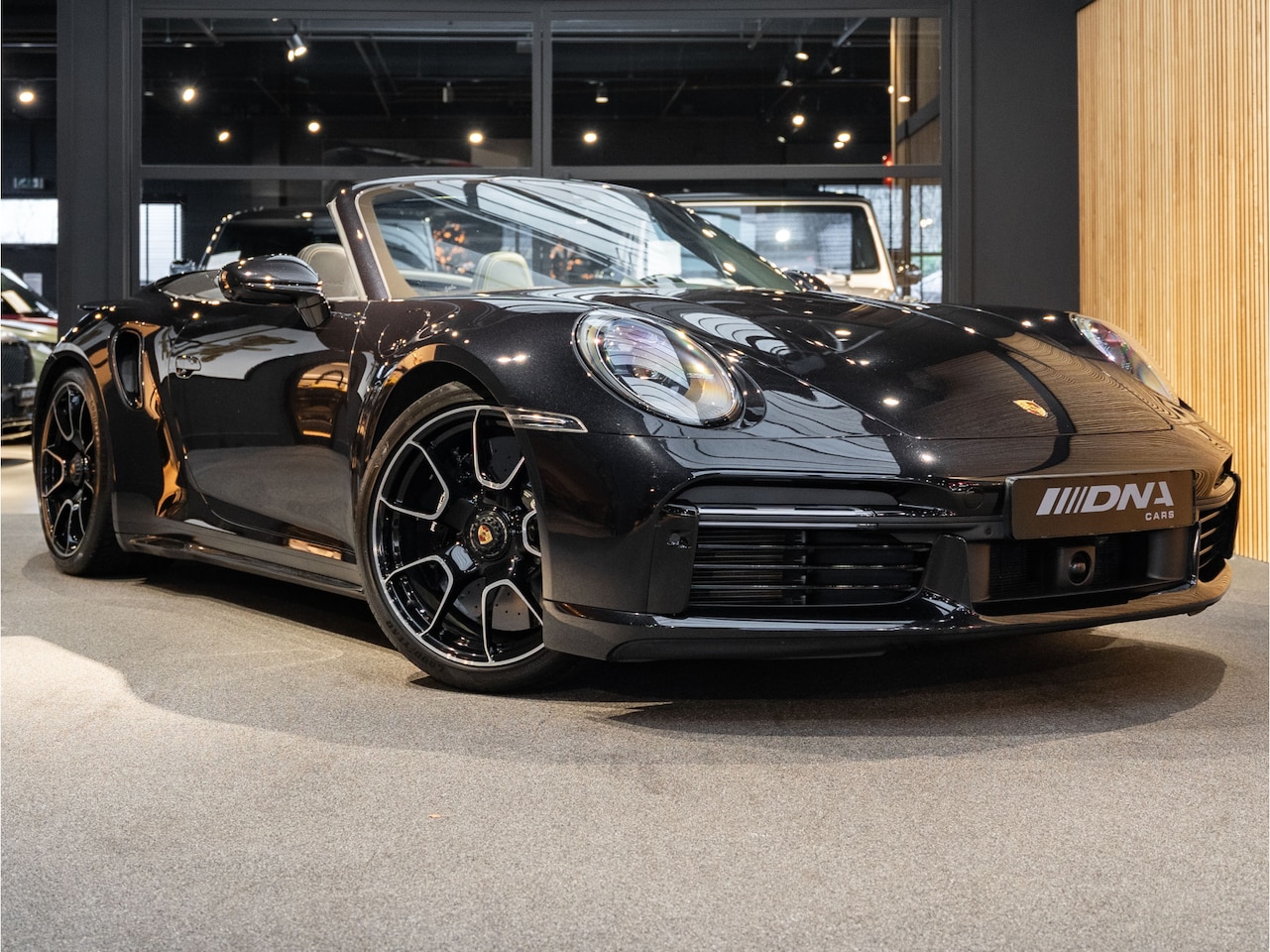 Porsche 911 Cabrio - 992 Turbo S Gele Stiksels Burmester 911 3.8 Turbo S Volleder Ventilatie - AutoWereld.nl