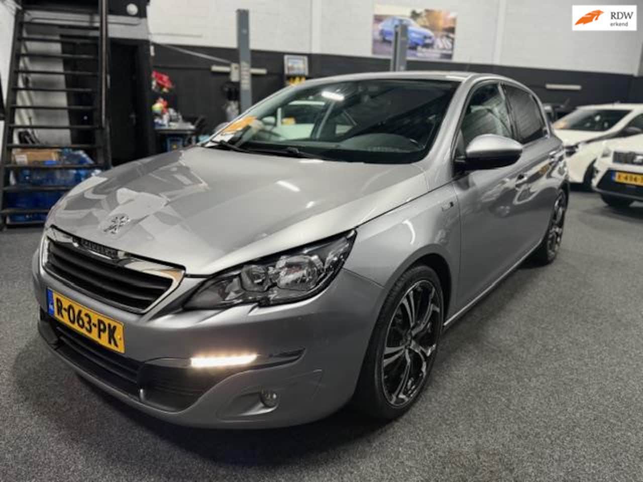 Peugeot 308 - 1.2 PureTech Blue Lease Premium 1.2 PureTech Blue Lease Premium - AutoWereld.nl