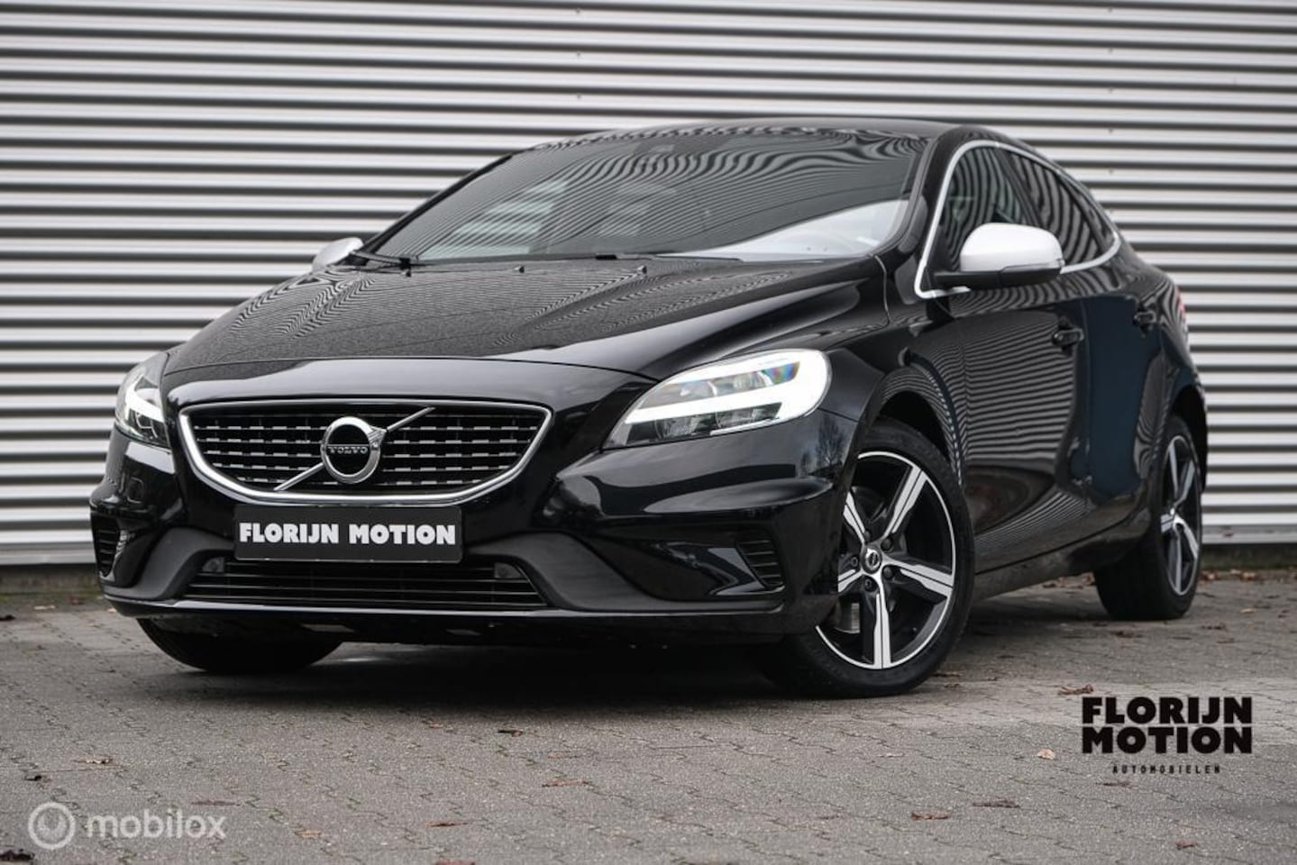 Volvo V40 - 1.5 T3 Polar+ R-Design |Pano | Full led | Camera | Harman Kardon | Stoelverw. | Luxury Lin - AutoWereld.nl