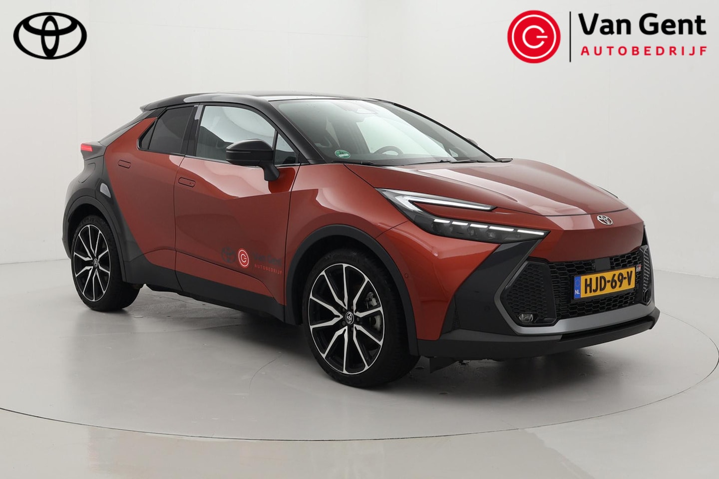 Toyota C-HR - 2.0 Plug-in Hybrid 220 GR SPORT Premium | Panoramadak | Warmtepomp | Navigatie | Stoel-/st - AutoWereld.nl
