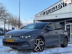 Volkswagen Golf - 1.5 eTSI Style|Keyless| HUD| Camera|ACC