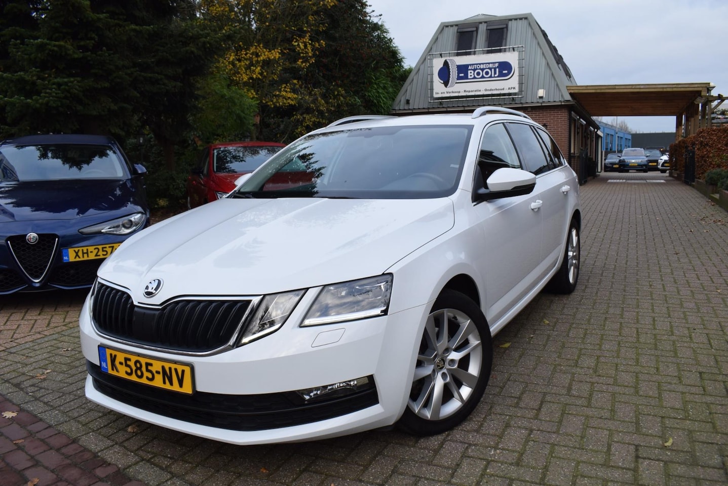 Skoda Octavia Combi - TSI 116 PK Greentech Business Edition Plus/CARPLAY/CRUISE/CAMERA/TREKHAAK/XENON/STOELVERWA - AutoWereld.nl