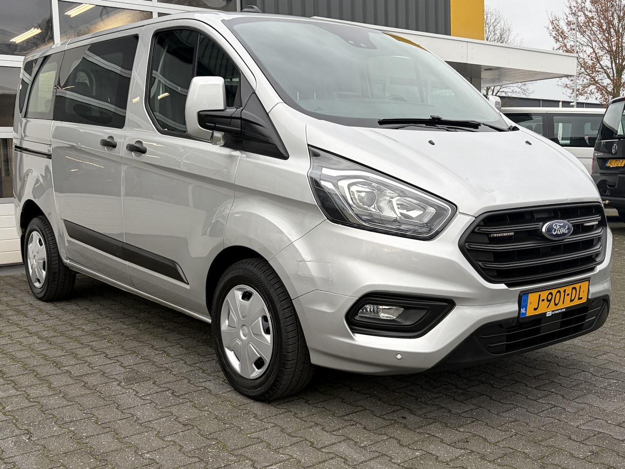 Ford Transit Custom - 9-persoons 130pk 320 2.0 TDCI Automaat L1H1 Airco Cruise control EURO 6 Kombi Combi Passen - AutoWereld.nl