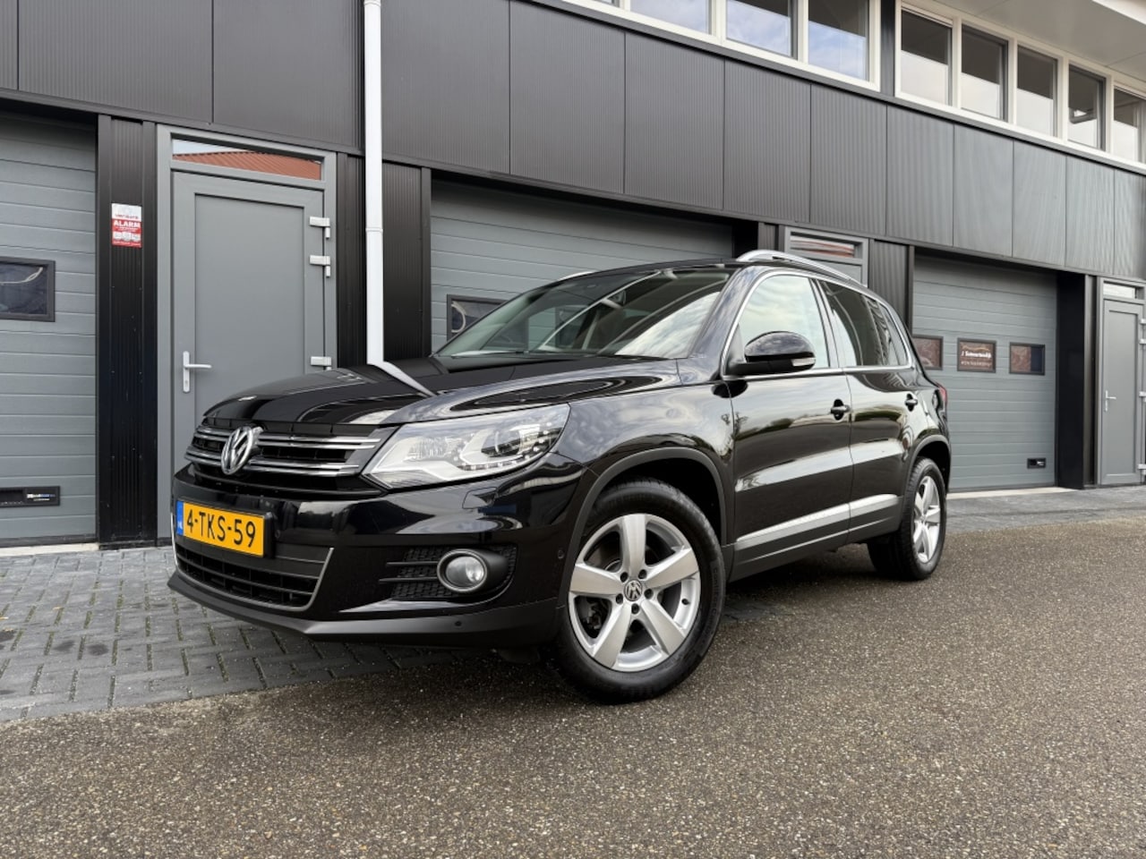 Volkswagen Tiguan - 1.4 TSI Sport&Style * 1e Eigenaar * 76957 KM!! - AutoWereld.nl