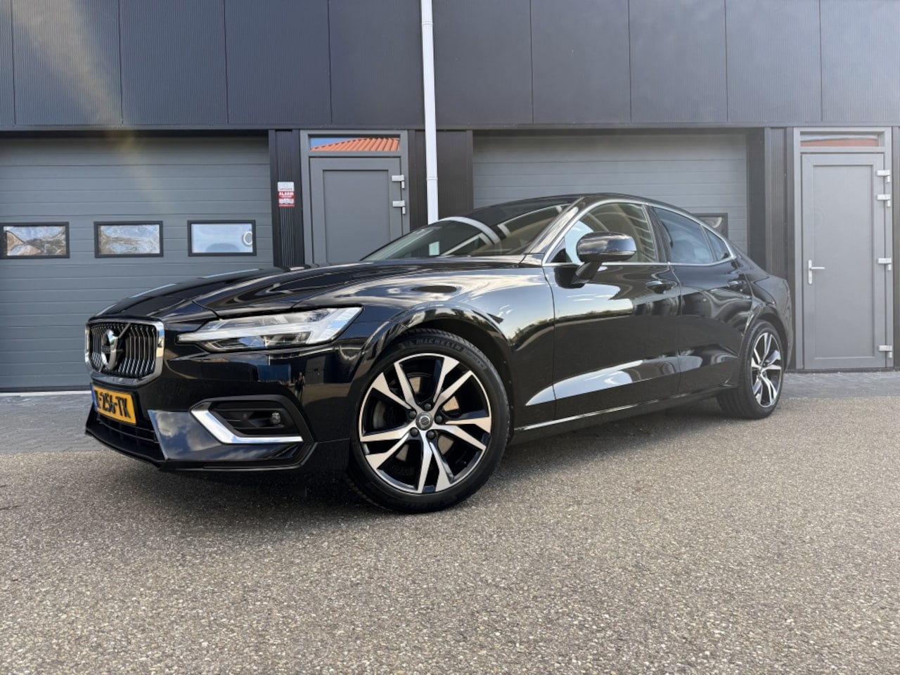 Volvo S60 - 2.0 B4 Inscription Stoel, Stuur- én Voorruitverw, Keyless, Cam - AutoWereld.nl