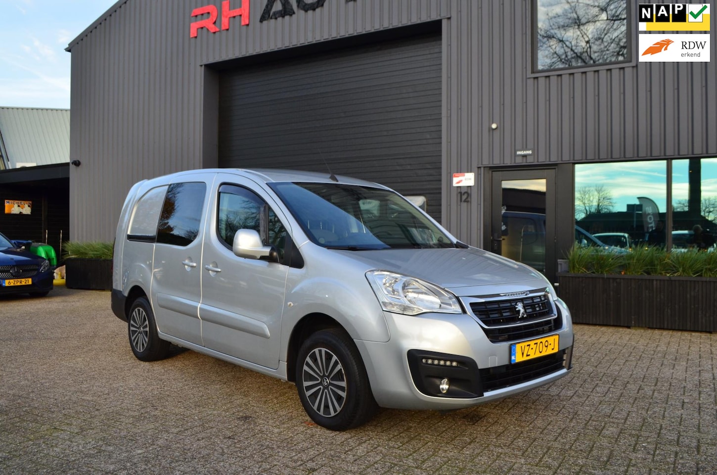 Peugeot Partner - 122 1.6 BlueHDi 120 L2 Première S&S - AutoWereld.nl