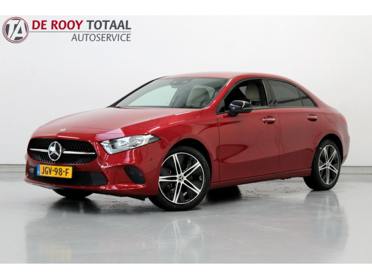 Mercedes-Benz A-klasse - 250 e Luxury Line PHEV | LEER | HEAD-UP DISPLAY | AUTOMAAT | CAMERA | PARKEERSENSOREN - AutoWereld.nl