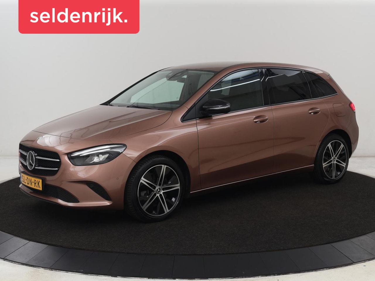 Mercedes-Benz B-klasse - 250e Urban Night | Adaptive cruise | Stoelverwarming | Camera | Carplay | Sfeerverlichting - AutoWereld.nl