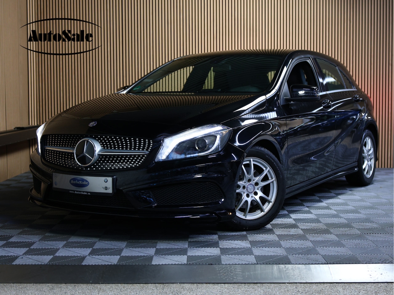 Mercedes-Benz A-klasse - 180 AMG LEDER NAVI BT STOELVW XENON PDC '15 - AutoWereld.nl
