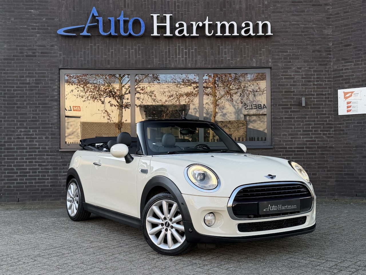 MINI Cabrio - Cooper 1.5 Chili LEDER|LED|NAVI|STOELVERWARMING - AutoWereld.nl