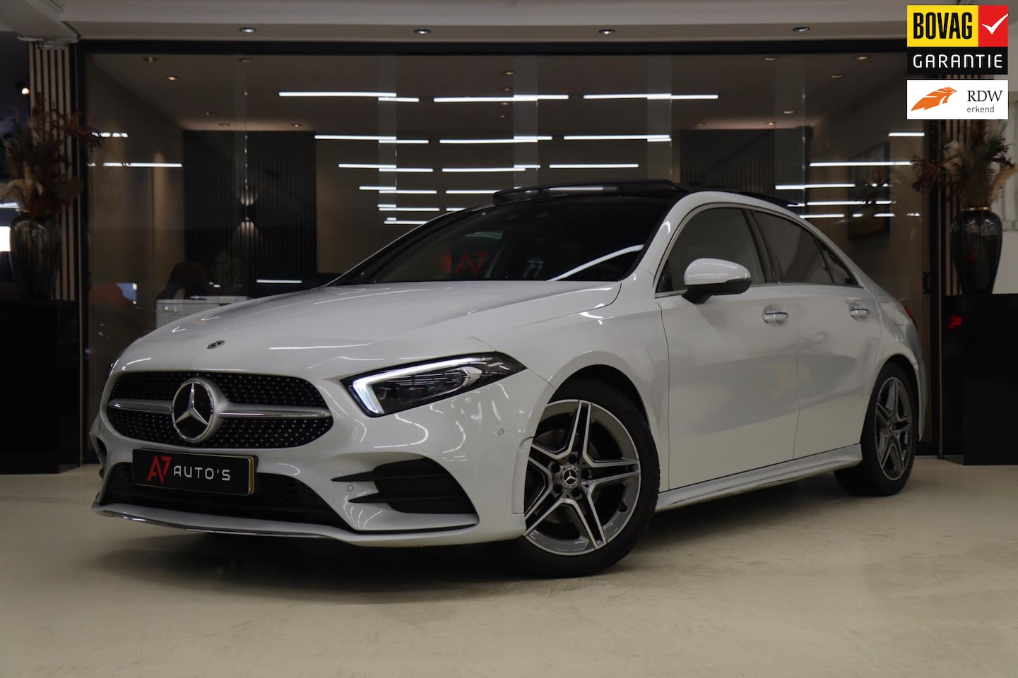 Mercedes-Benz A-klasse - 200 Business Solution AMG PANO/NAP/CAM/KEYLESS/LANEASSIST/VOL - AutoWereld.nl