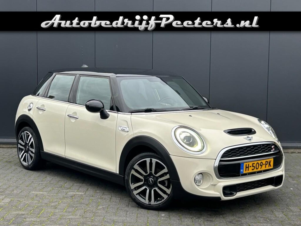 MINI Cooper S - 2.0 192pk 5-Drs Automaat LED Navi Carplay JCW-stuur Cruise Leder - AutoWereld.nl