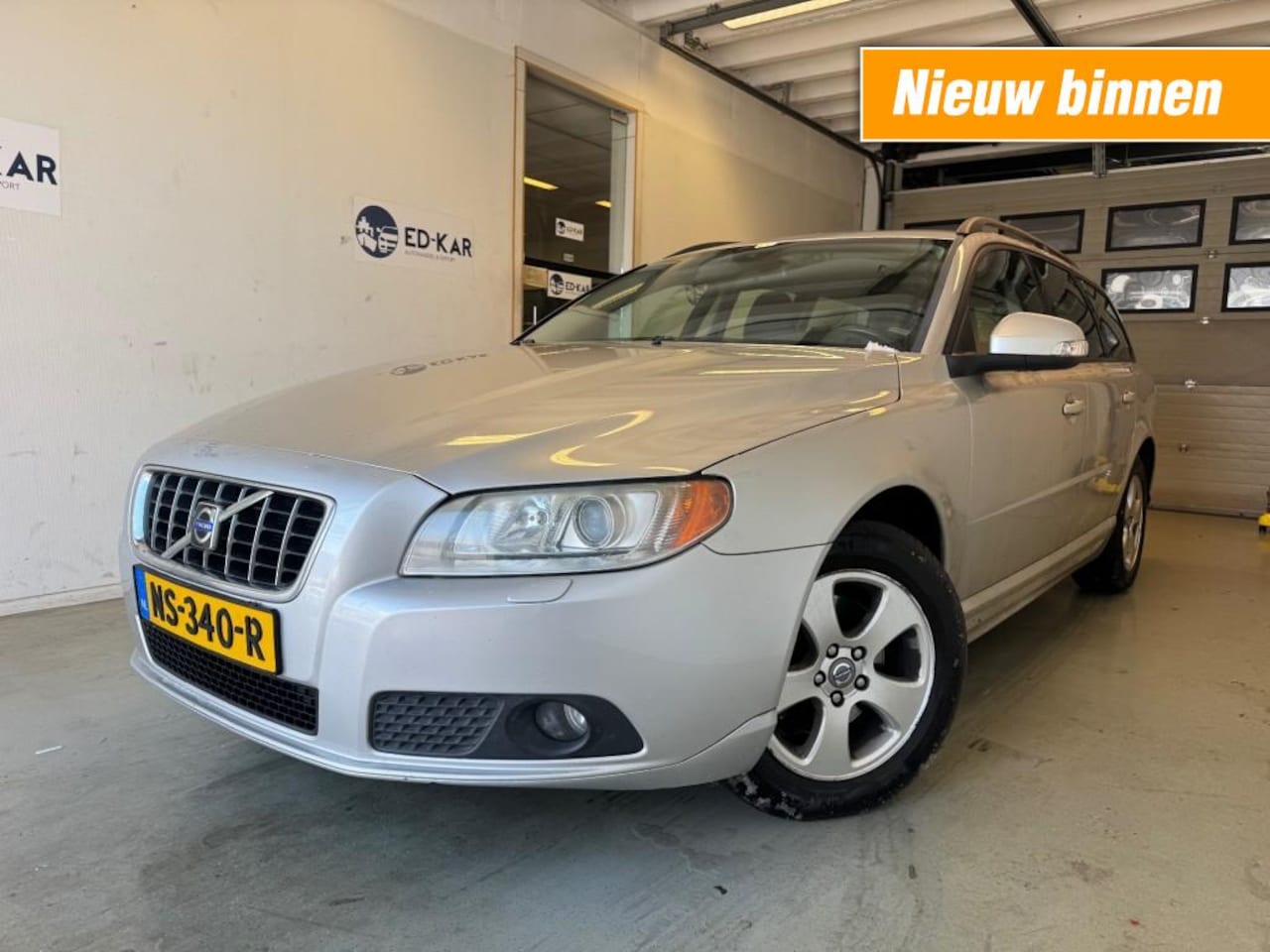 Volvo V70 - 2.0D Ocean Race CLIMA LEER PDC XENON RIJDT GOED APK 5-2026 - AutoWereld.nl