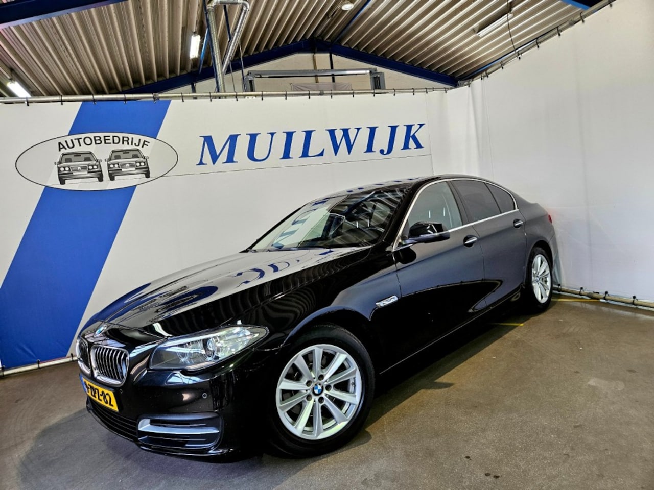 BMW 5-serie - 5 SERIE 520I Executive / Trekhaak / Leder / NL Auto - AutoWereld.nl