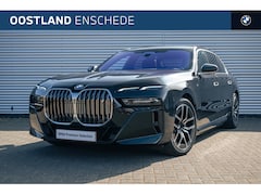 BMW i7 - eDrive50 High Executive M Sport / Panoramadak Sky Lounge / Stoelventilatie / Live Cockpit