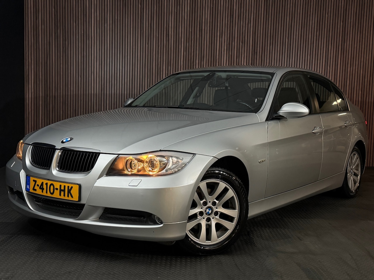 BMW 3-serie - 318i - AUTOMAAT - 80.000 KM! - STOELVERWARMING - CRUISE CONTROL - AutoWereld.nl