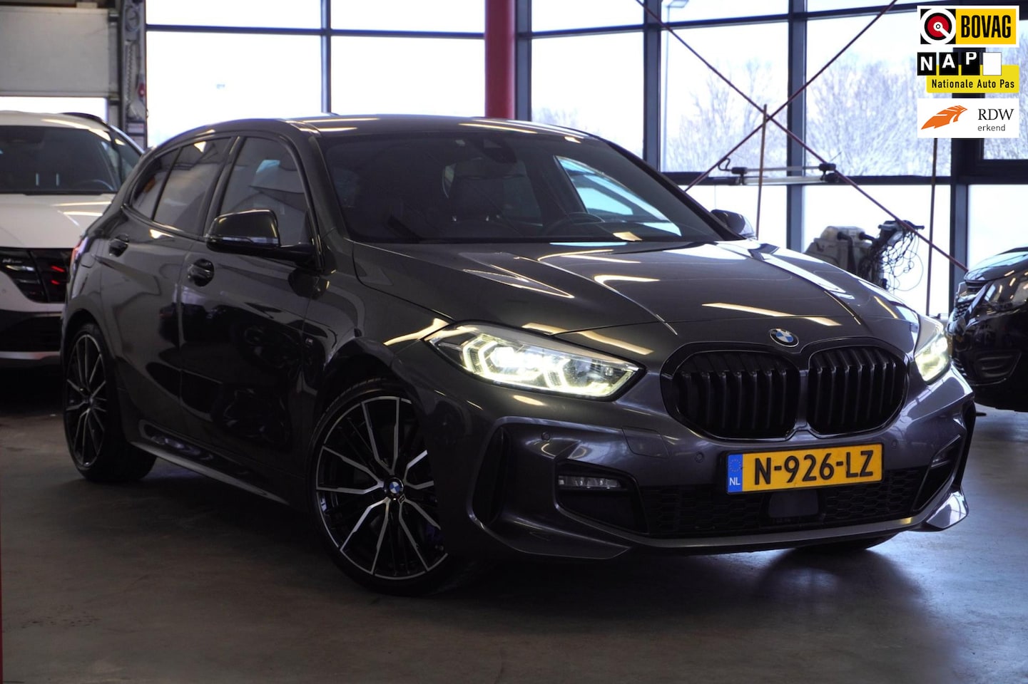 BMW 1-serie - 118i Business Edition Msport Plus / 1EIG / ORIG-NL / Led / M-Brakes / Dak-Spoiler / 19"LMV - AutoWereld.nl