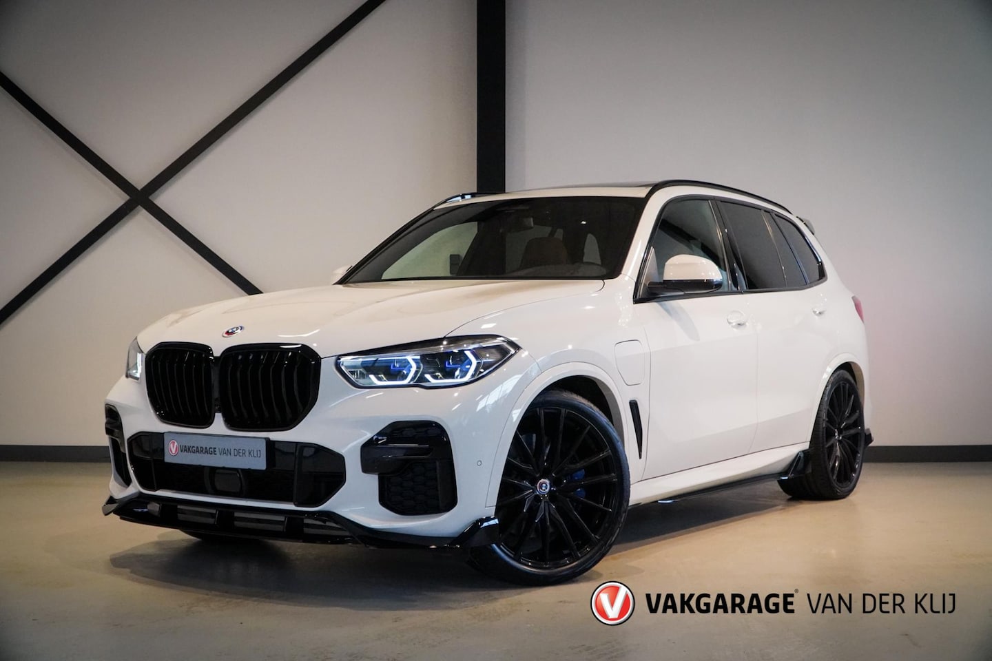 BMW X5 - XDrive45e M-Sport | M-Seats | Panorama | M-Performance | 22" | Driving Ass. Prof. | Laser - AutoWereld.nl