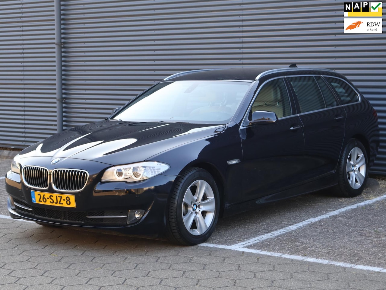 BMW 5-serie Touring - 528i High Executive|Leder|Keyless|Nw.APK - AutoWereld.nl