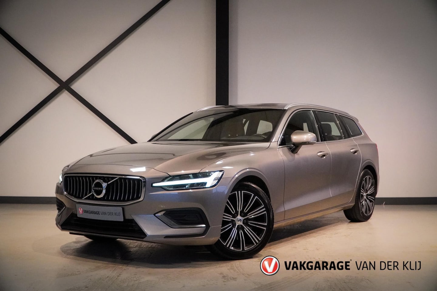 Volvo V60 - 2.0 T5 Inscription | Wegklapbare Trekhaak | Leder | LED | NL-Auto | Stoelverwarming | Navi - AutoWereld.nl