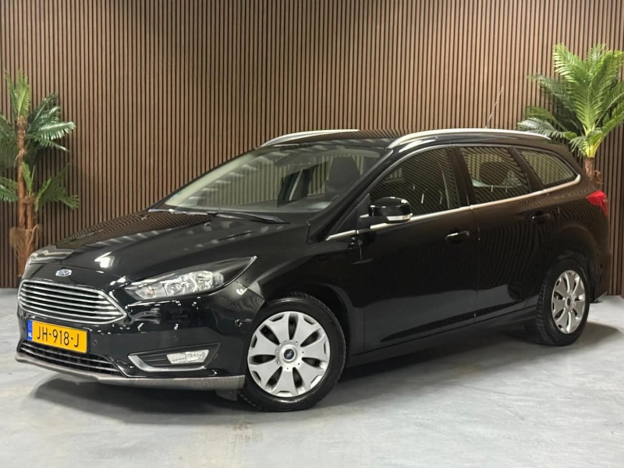 Ford Focus Wagon - 1.0 Titanium Garantie!! Nieuw D.Riem - AutoWereld.nl