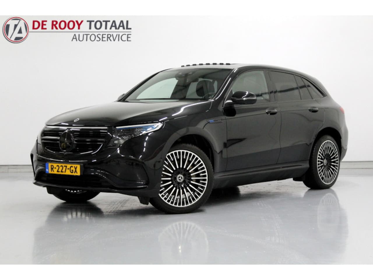 Mercedes-Benz EQC - 400 4MATIC Premium Plus AMG 80 kWh *BTW-AUTO* , SCHUIFDAK | ELEC-TREKHAAK | LEER | BURMEST - AutoWereld.nl